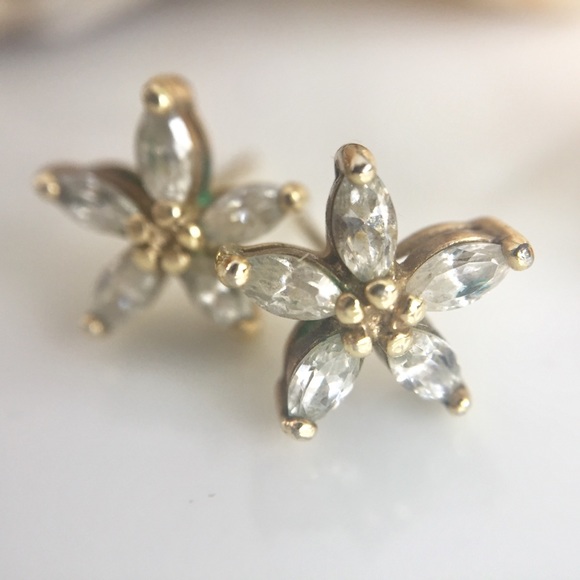 🌸 3 pairs! Flower shaped Earrings - Picture 3 of 5